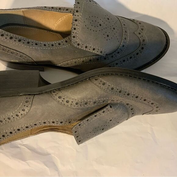 New Adrienne Vittadini, Brogue Styling, slate gray perforated leather, size 7 - Picture 6 of 10